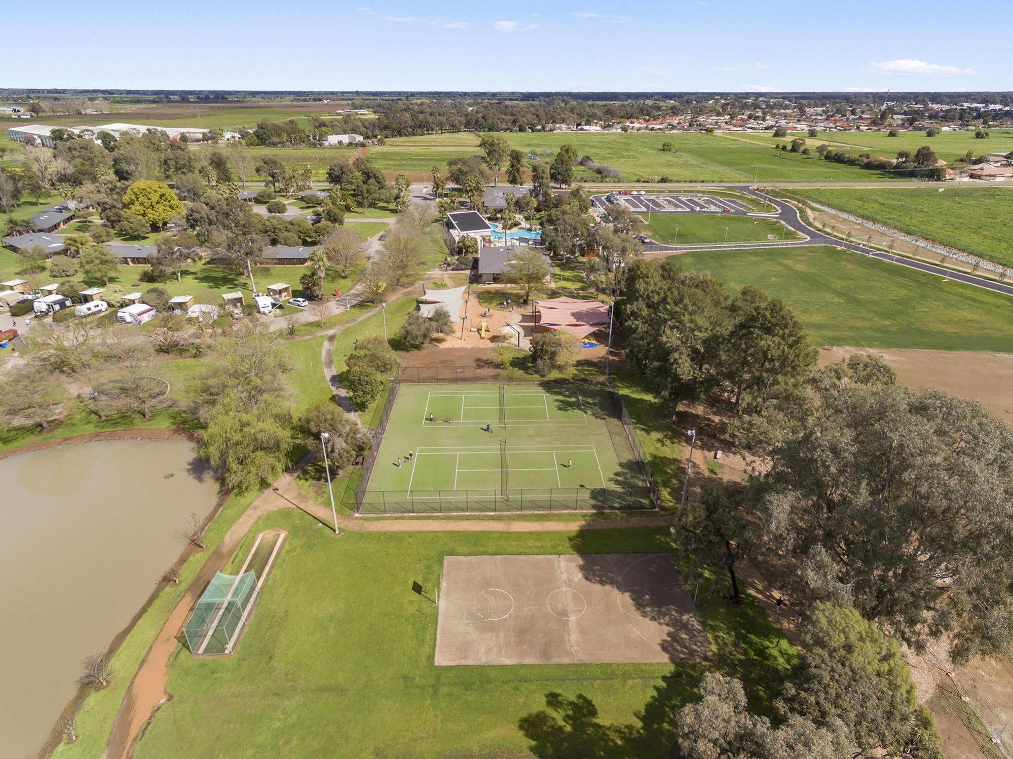 Racv Cobram Resort Exterior photo