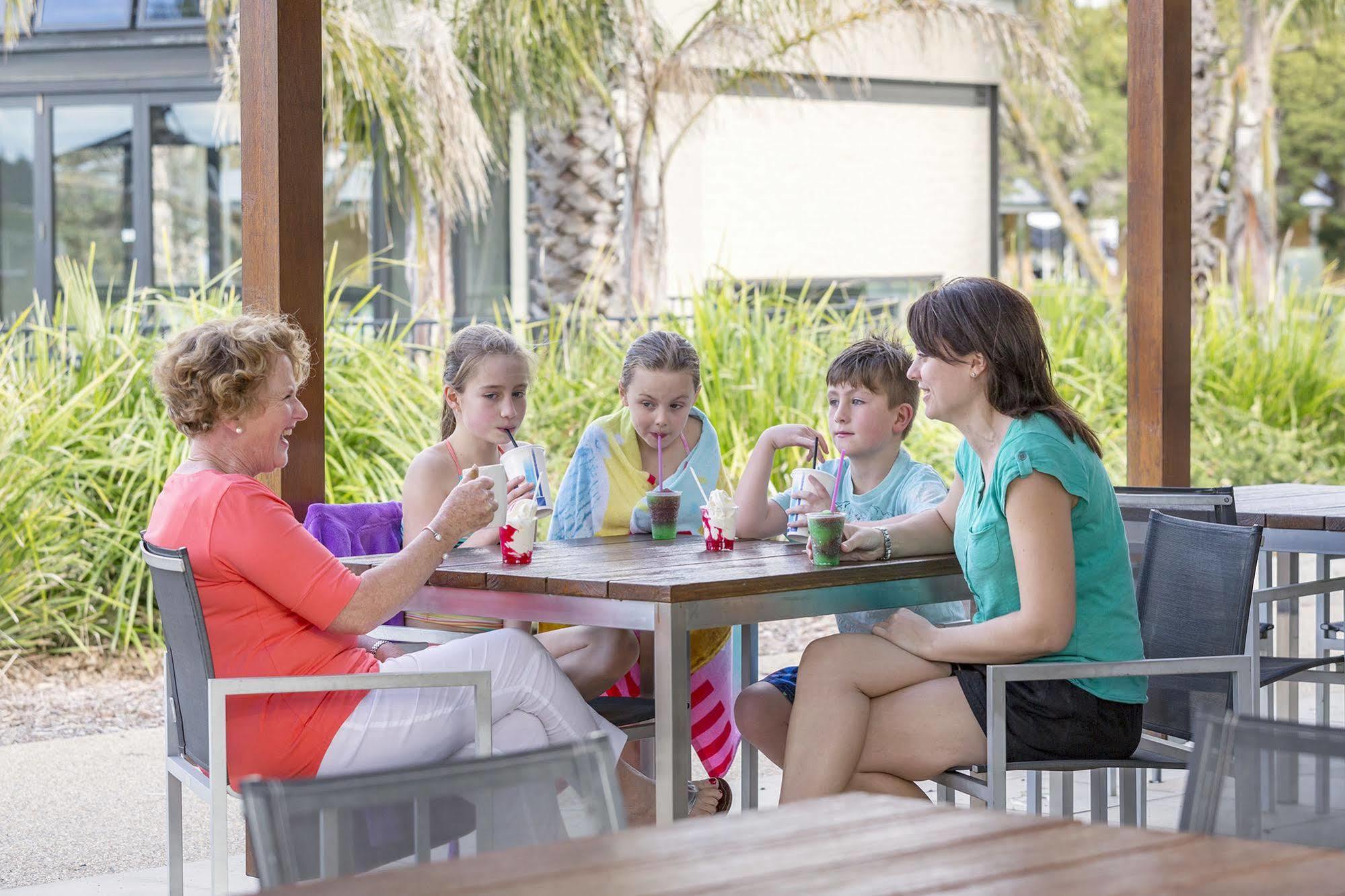 Racv Cobram Resort Exterior photo