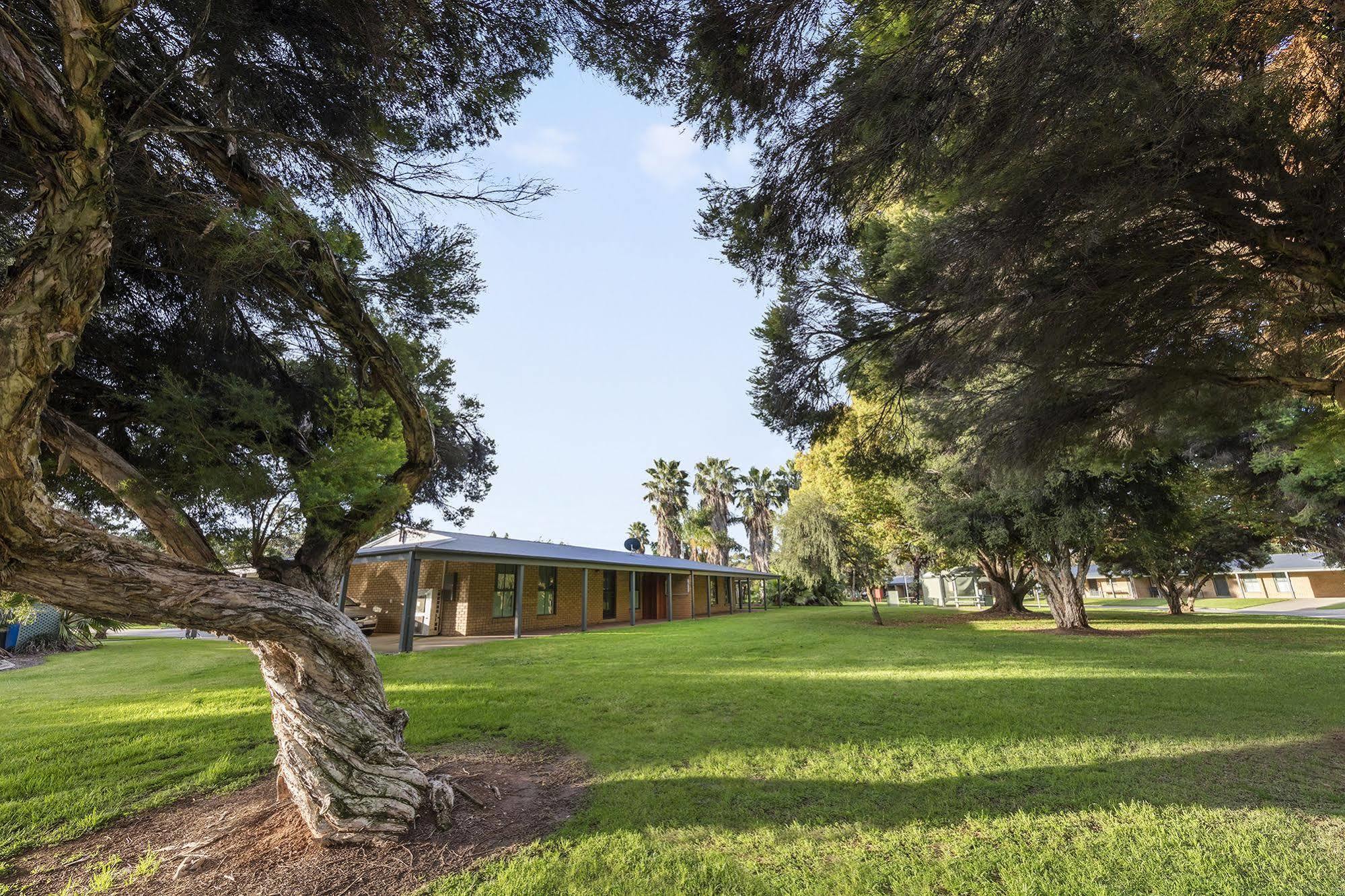 Racv Cobram Resort Exterior photo